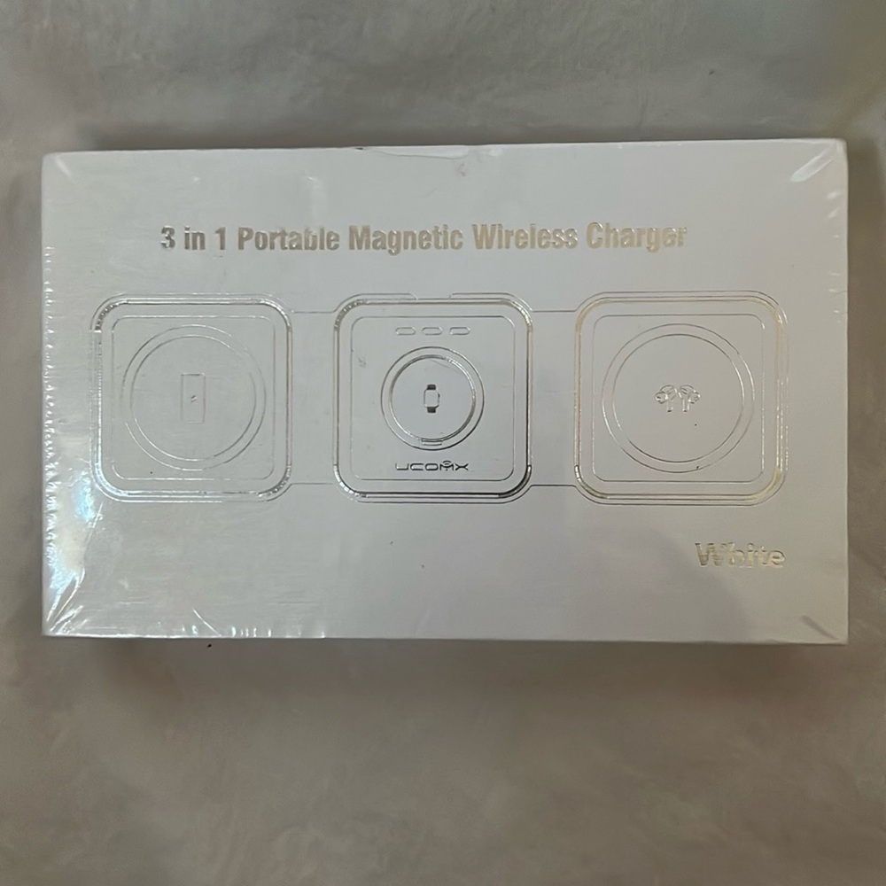 UCOMX 3 in 1 Portable Magnetic Wireless Charger